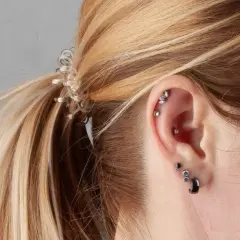Ile kosztuje piercing ucha? Sprawdź ceny i ważne czynniki