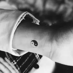 Tatuaż yin yang znaczenie - odkryj głębię symboliki i interpretacji