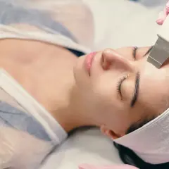 Peeling kawitacyjny ile trwa? Oto co musisz wiedzieć o czasie zabiegu