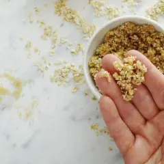 Jak zrobić peeling skóry głowy, aby pozbyć się łupieżu i zmartwień