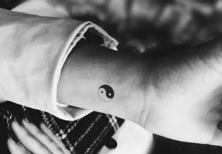 Tatuaż yin yang znaczenie - odkryj głębię symboliki i interpretacji