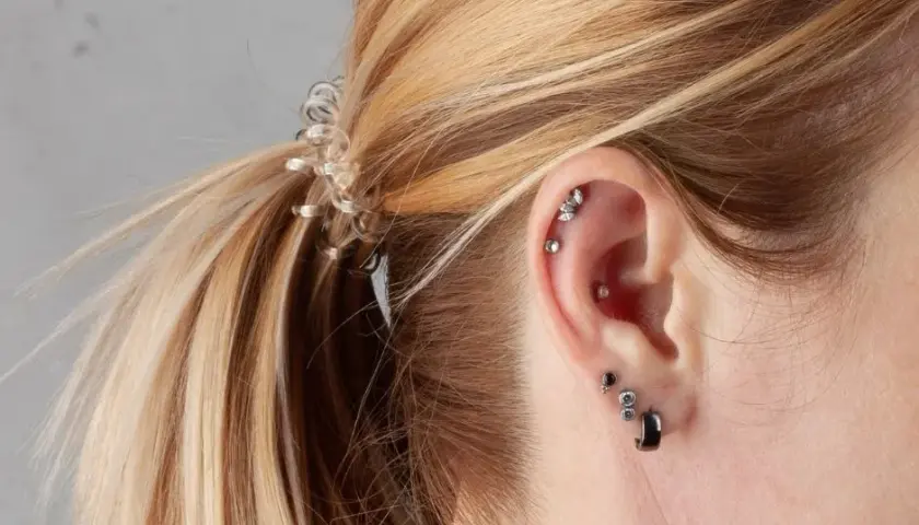 Ile kosztuje piercing ucha? Sprawdź ceny i ważne czynniki