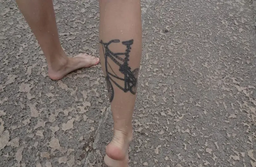 Tatuaż rower znaczenie: odkryj głębokie symbole i emocje związane