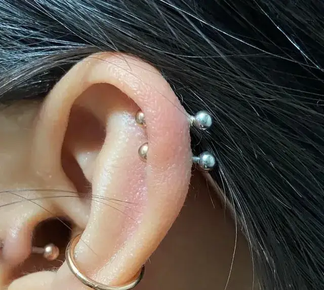 Zdjęcie Czy piercing to grzech? Odkryj, co mówi Kościół katolicki